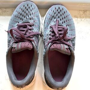 Brooks Glycerin 17 running shoes used